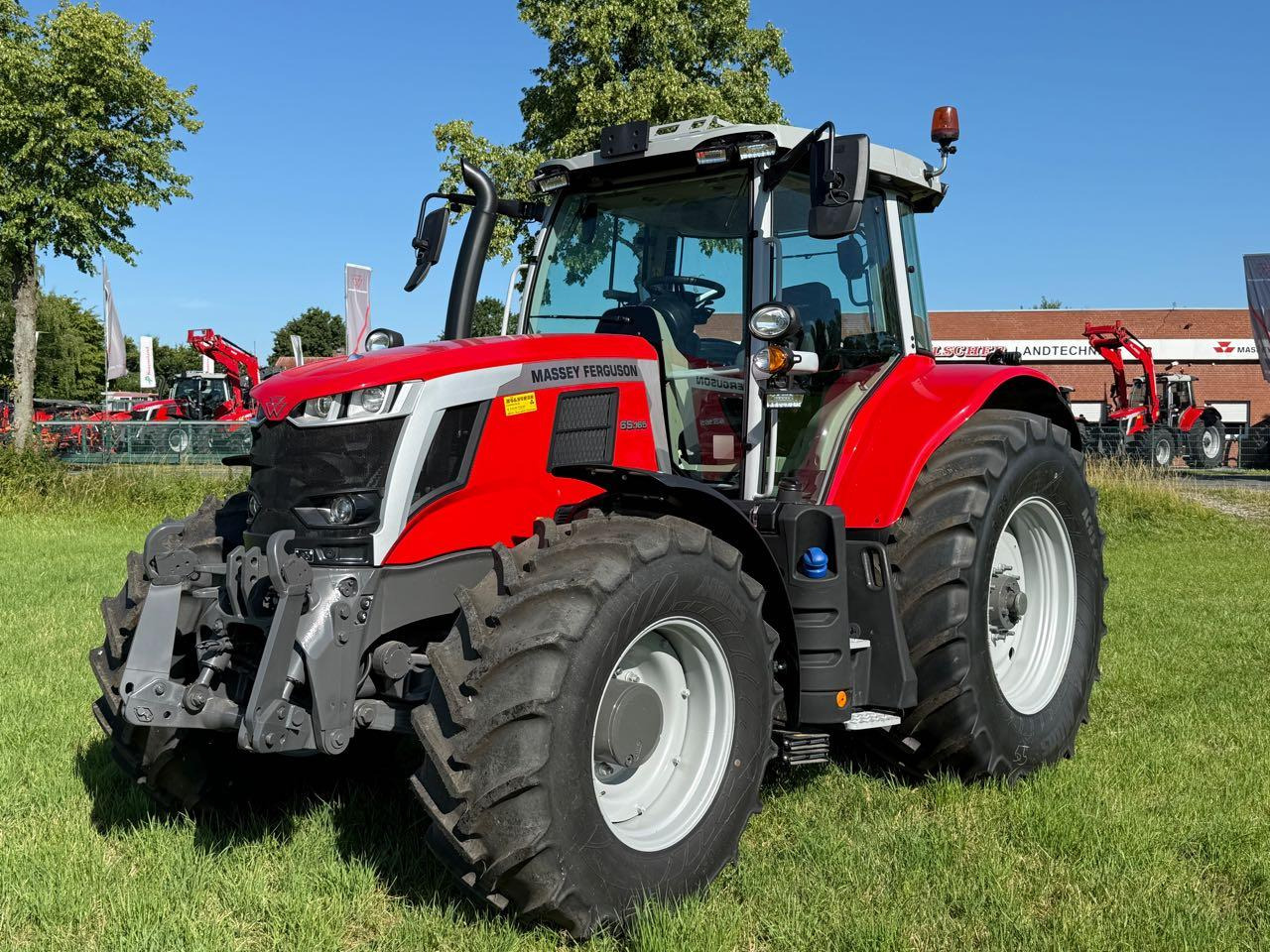 Massey Ferguson MF 6S.165 DynaVT Exclusive - Трактор: фото 1 Massey Ferguson MF 6S.165 DynaVT Exclusive - Трактор: фото 1
