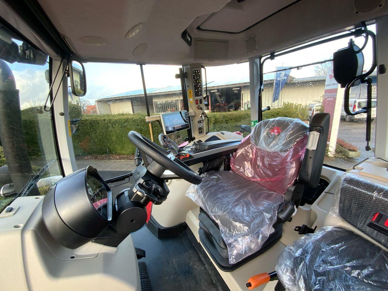 Massey Ferguson MF 7S.180 DYNA-VT - Трактор: фото 4 Massey Ferguson MF 7S.180 DYNA-VT - Трактор: фото 4