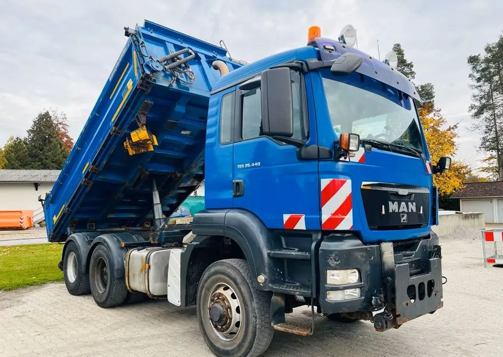 MAN TGS 26.440 6x6 Hydrodrive – Meiller 3-stronny wywrotka / Manual / Retarder / Tempomat / Euro 5 - Самосвал: фото 4 MAN TGS 26.440 6x6 Hydrodrive – Meiller 3-stronny wywrotka / Manual / Retarder / Tempomat / Euro 5 - Самосвал: фото 4