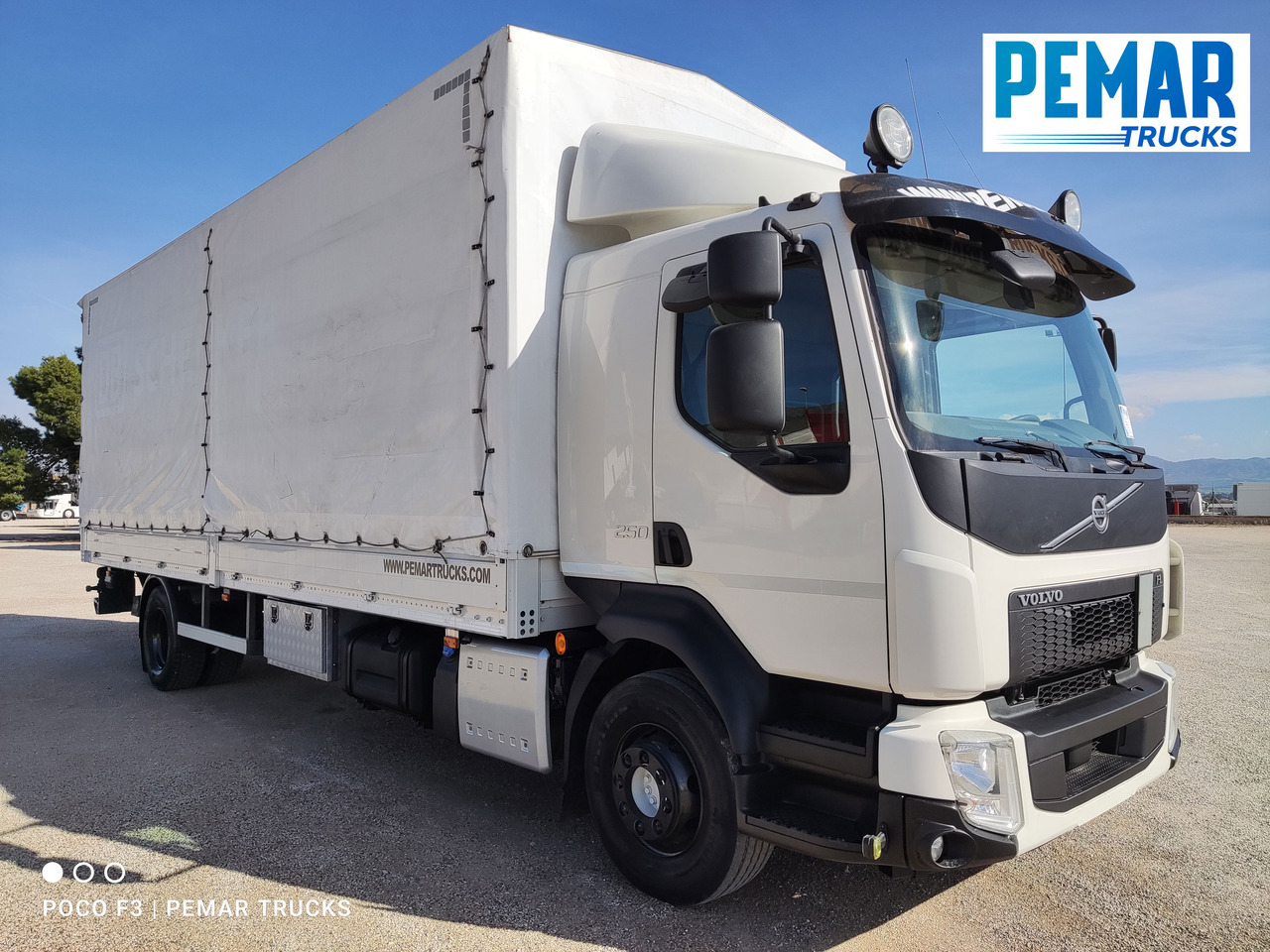 VOLVO FL 250 SEMITAUTLINER 16T - Тентованный грузовик: фото 3 VOLVO FL 250 SEMITAUTLINER 16T - Тентованный грузовик: фото 3