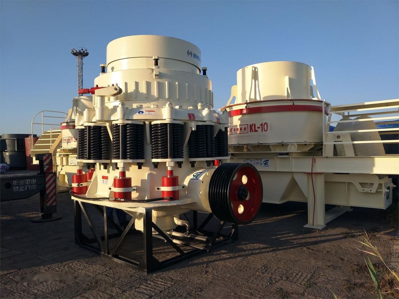 Kinglink 250TPH KLM1380 Iron Ore Cone Crusher - Конусная дробилка: фото 4 Kinglink 250TPH KLM1380 Iron Ore Cone Crusher - Конусная дробилка: фото 4