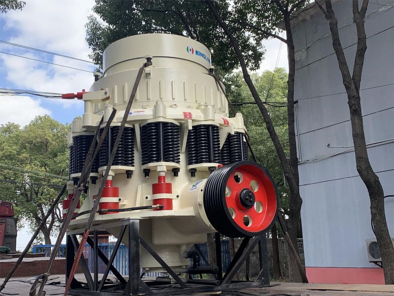 Kinglink 250TPH KLM1380 Iron Ore Cone Crusher - Конусная дробилка: фото 2 Kinglink 250TPH KLM1380 Iron Ore Cone Crusher - Конусная дробилка: фото 2