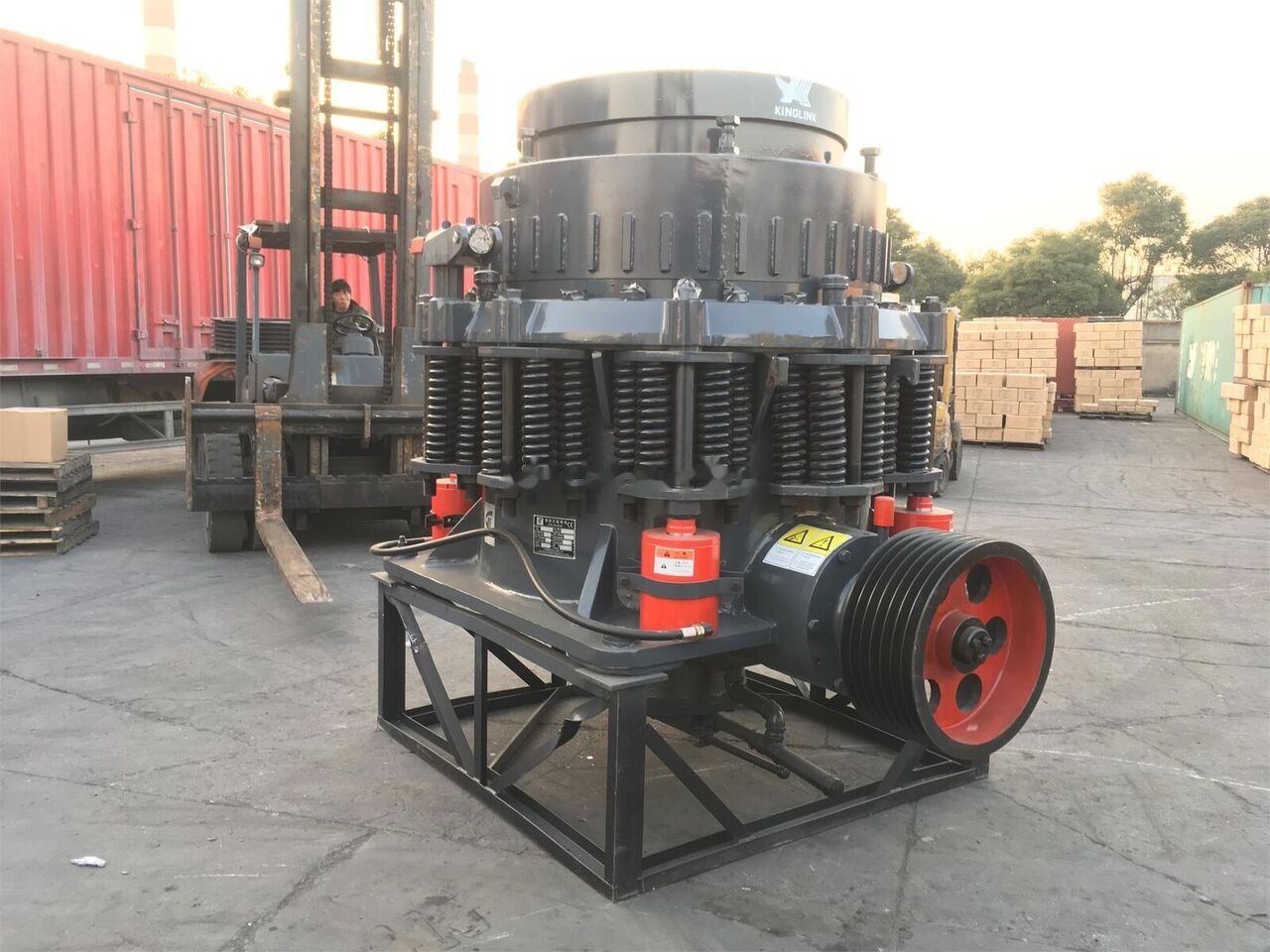 Kinglink KLF1160 Trituradora de cono de piedra de granito - Конусная дробилка: фото 1 Kinglink KLF1160 Trituradora de cono de piedra de granito - Конусная дробилка: фото 1