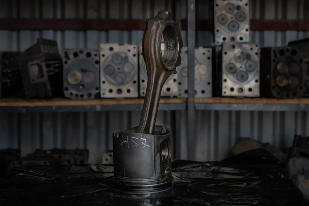 MERCEDES-BENZ AXOR PISTON WITH CONNECTING ROD FOR ENGINE CODE OM 457 - Шатун для Грузовиков: фото 2 MERCEDES-BENZ AXOR PISTON WITH CONNECTING ROD FOR ENGINE CODE OM 457 - Шатун для Грузовиков: фото 2