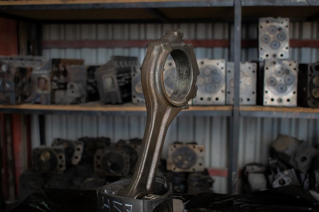 MERCEDES-BENZ AXOR PISTON WITH CONNECTING ROD FOR ENGINE CODE OM 457 - Шатун для Грузовиков: фото 1 MERCEDES-BENZ AXOR PISTON WITH CONNECTING ROD FOR ENGINE CODE OM 457 - Шатун для Грузовиков: фото 1