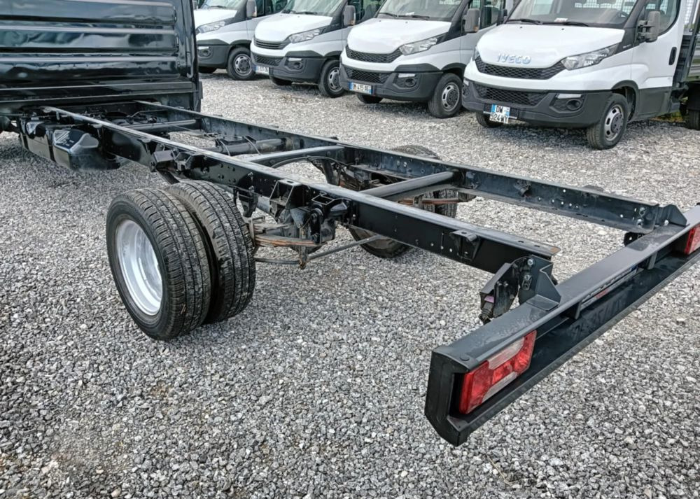 Iveco 35C13, 35C12, 35C14, 35C15 - Грузовик-шасси: фото 3 Iveco 35C13, 35C12, 35C14, 35C15 - Грузовик-шасси: фото 3