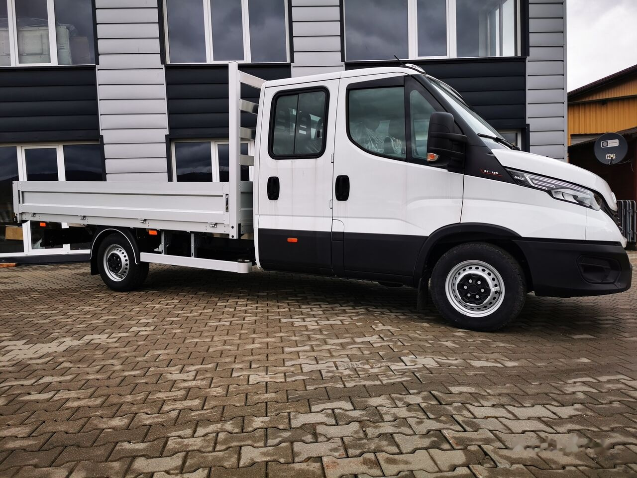 IVECO Daily 180KM r. oś 4100 - Малотоннажный бортовой грузовик: фото 2 IVECO Daily 180KM r. oś 4100 - Малотоннажный бортовой грузовик: фото 2