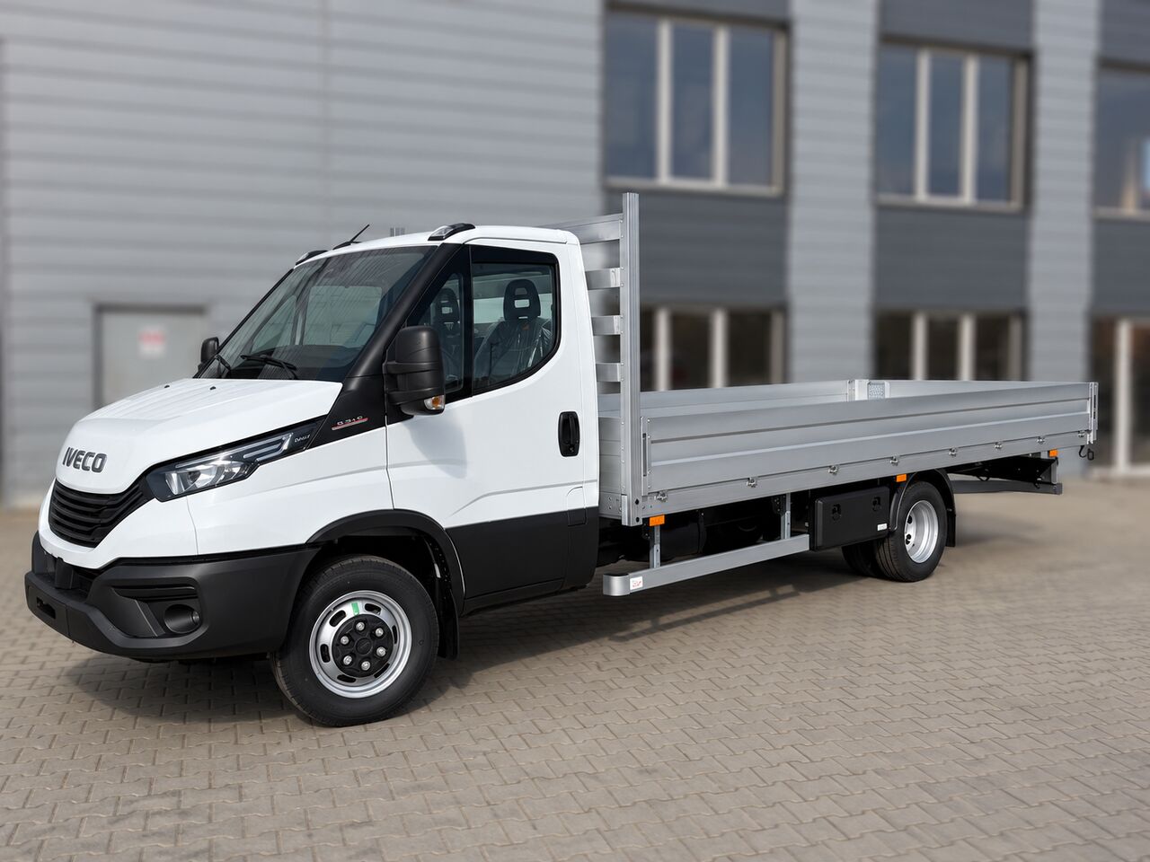 IVECO Daily - Малотоннажный бортовой грузовик: фото 1 IVECO Daily - Малотоннажный бортовой грузовик: фото 1