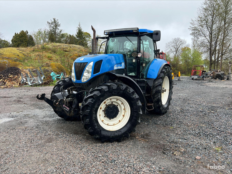 New Holland T7040 - Трактор: фото 1 New Holland T7040 - Трактор: фото 1