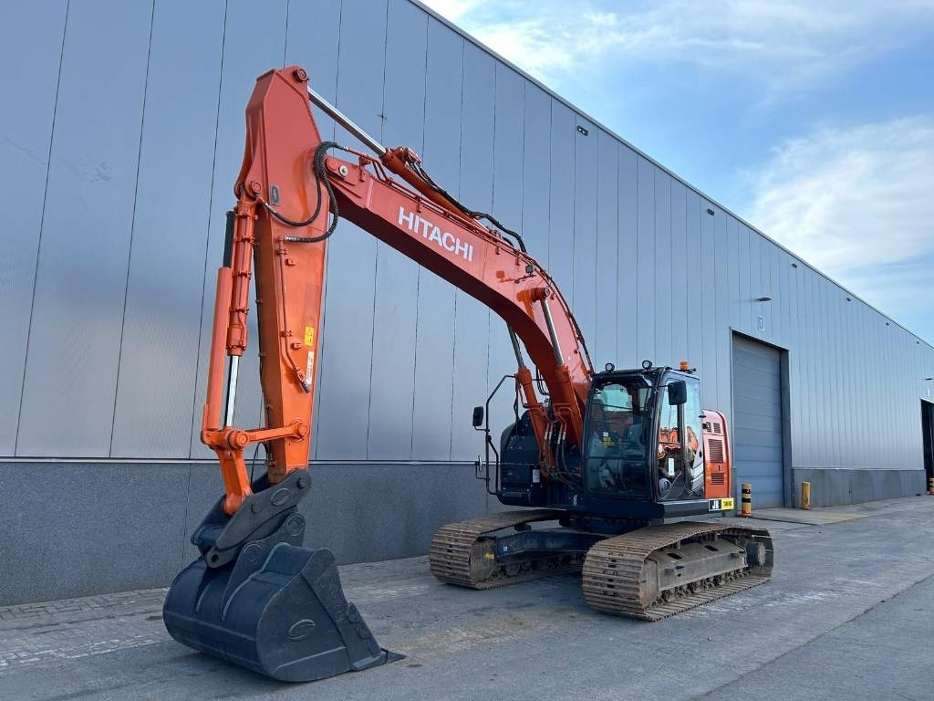 Hitachi ZX 225 US LC-6 - Гусеничный экскаватор: фото 2 Hitachi ZX 225 US LC-6 - Гусеничный экскаватор: фото 2