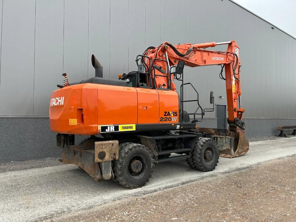 Hitachi ZX220W-5B - Колёсный экскаватор: фото 5 Hitachi ZX220W-5B - Колёсный экскаватор: фото 5