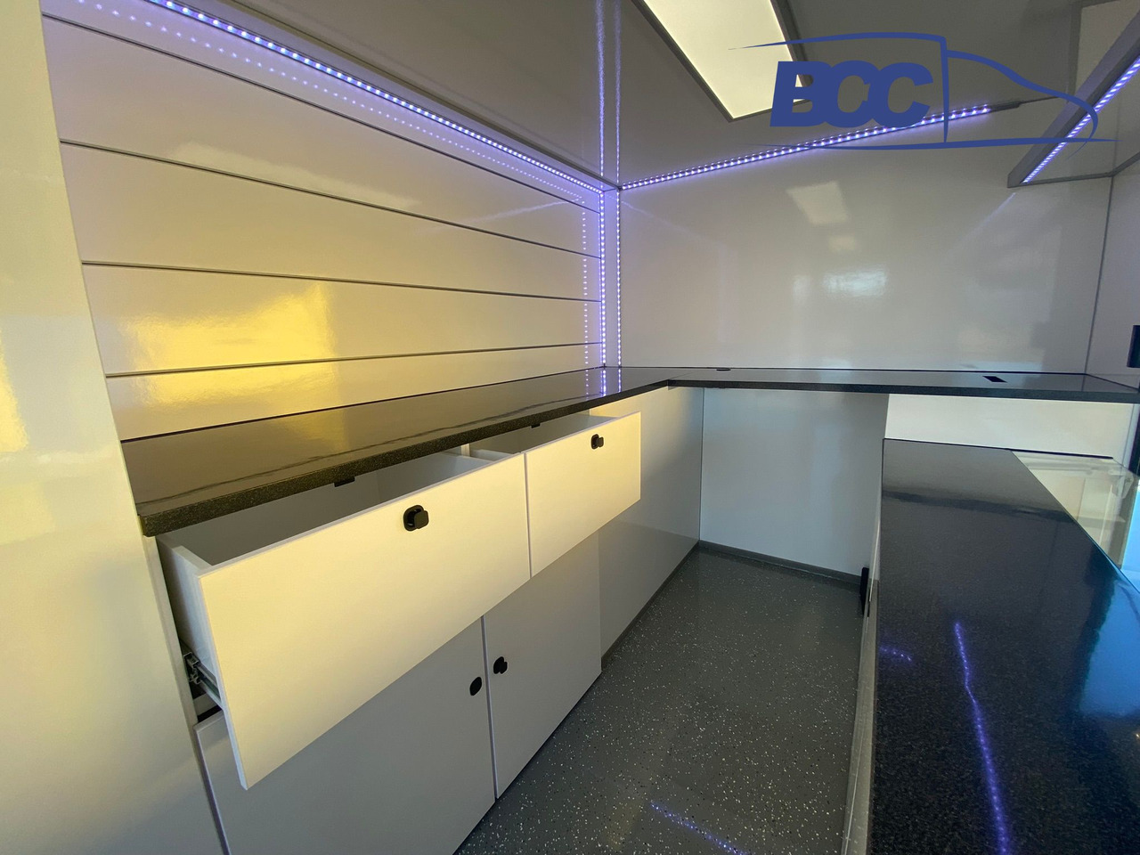 Новый Торговый грузовик BCC POLSKA - MOBILNE CENTRUM SZKOLENIOWE, EXPO TRUCK, MOBILNE BIURO, SAMOCHÓD EKSPOZYCYJNY, PEUGEOT BOXER: фото 6