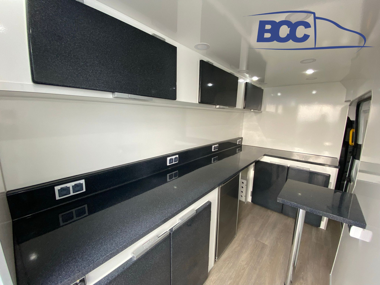 Новый Торговый грузовик BCC POLSKA - MOBILNE CENTRUM SZKOLENIOWE, EXPO TRUCK, MOBILNE BIURO, SAMOCHÓD EKSPOZYCYJNY, PEUGEOT BOXER: фото 12