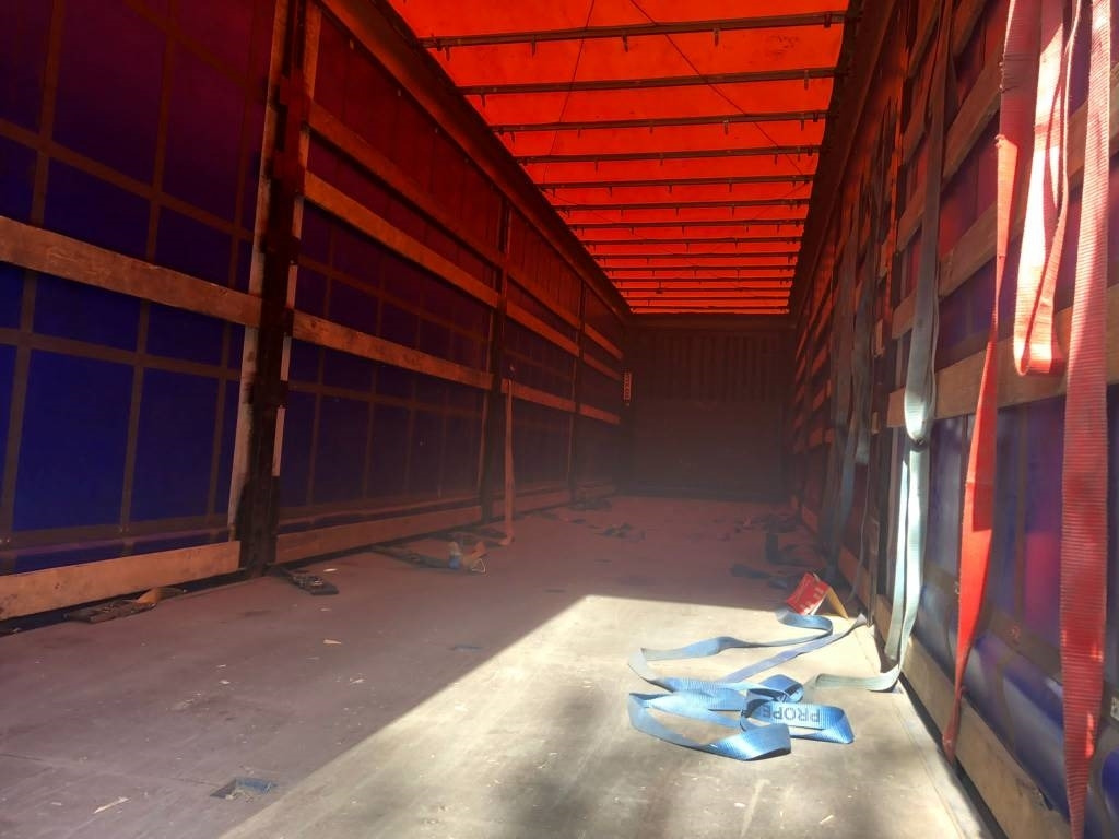 Krone vyökapellikärry - Тентованный полуприцеп: фото 3 Krone vyökapellikärry - Тентованный полуприцеп: фото 3