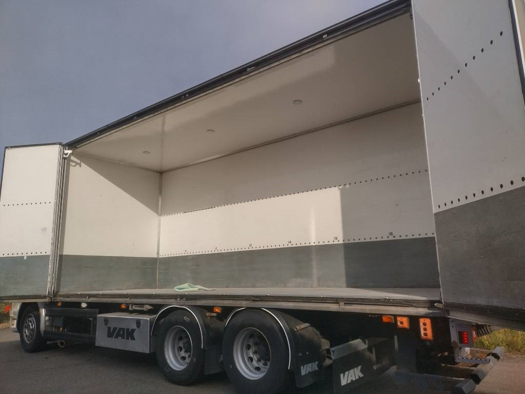 Scania R490 6x2 sivuauk.kori+pl-nostin - Грузовик с закрытым кузовом: фото 4 Scania R490 6x2 sivuauk.kori+pl-nostin - Грузовик с закрытым кузовом: фото 4