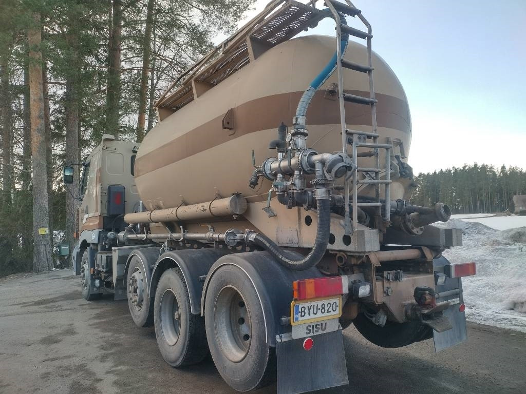 Sisu E14 8x2 kippipainepytty+kompura - Грузовик-цистерна: фото 4 Sisu E14 8x2 kippipainepytty+kompura - Грузовик-цистерна: фото 4