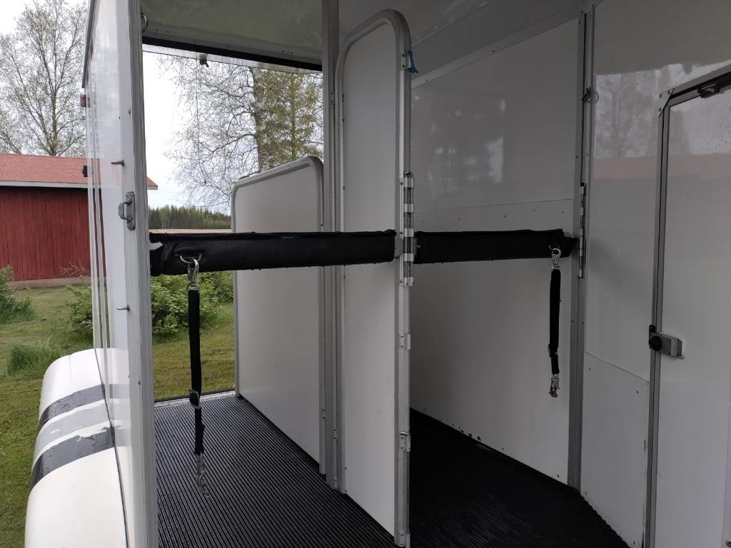 Umeå A45 Hevostraileri, etupurku - Прицеп для перевозки животных: фото 5 Umeå A45 Hevostraileri, etupurku - Прицеп для перевозки животных: фото 5