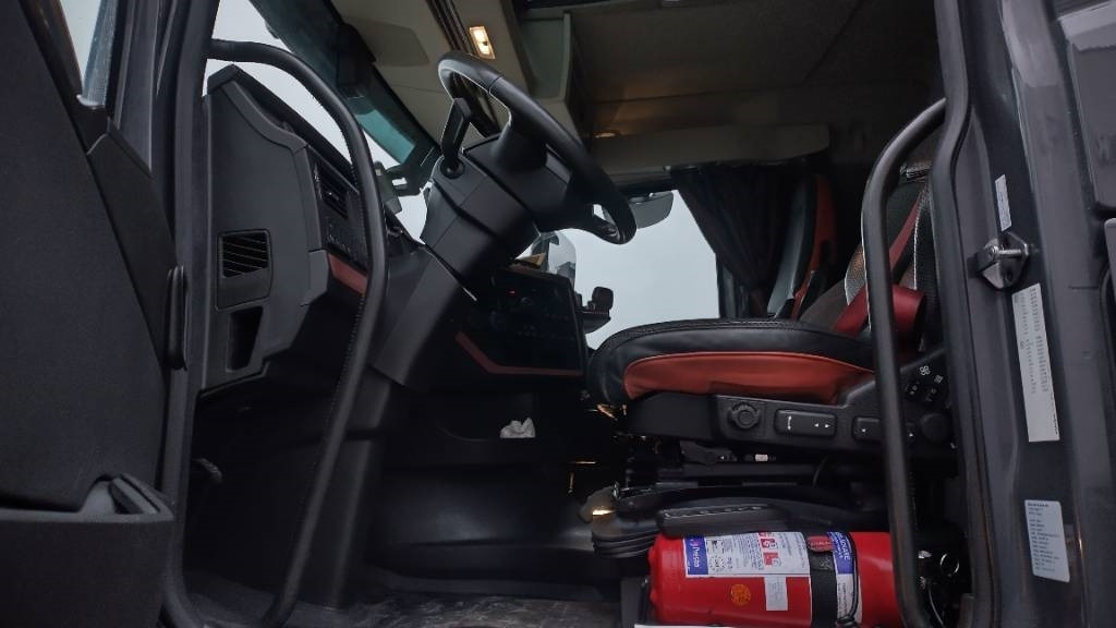 Volvo FH750 10*4 alusta,napaperät - Грузовик-шасси: фото 4 Volvo FH750 10*4 alusta,napaperät - Грузовик-шасси: фото 4