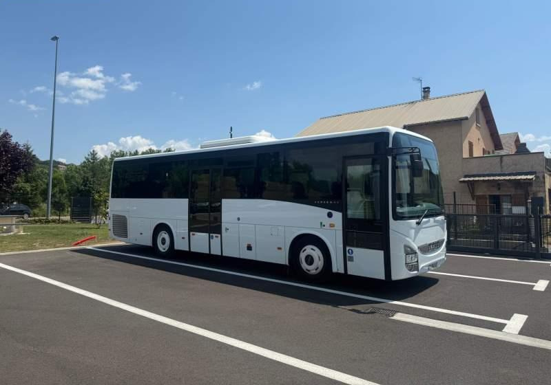 Iveco CROSSWAY/ DŁUGOŚĆ 10.70 M / MANUAL / EURO 6 - Пригородный автобус: фото 1 Iveco CROSSWAY/ DŁUGOŚĆ 10.70 M / MANUAL / EURO 6 - Пригородный автобус: фото 1