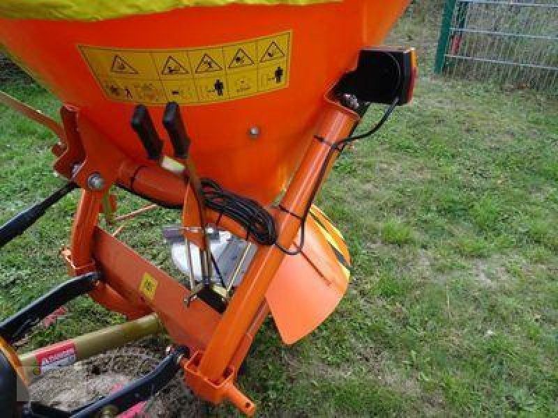 Новый Разбрасыватель удобрений Vemac Trichterstreuer Profi 650 Liter hydraulisch, Düngerstreuer Salzstreuer Streuer: фото 10