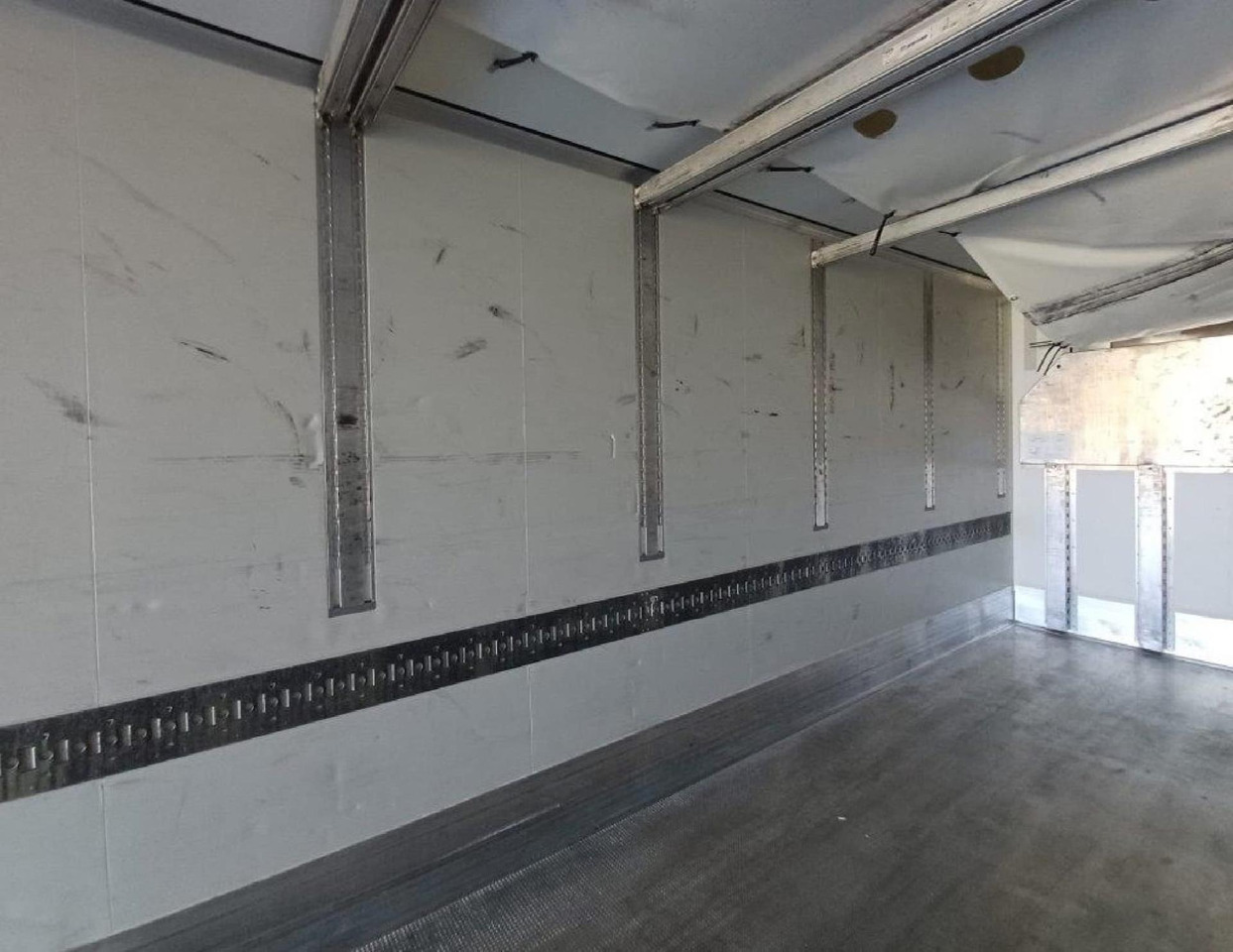 2018 Krone SDR Double Deck Cool Liner FP60 ThermoKing SLXi 300 Lifting Axle - Полуприцеп-рефрижератор: фото 4 2018 Krone SDR Double Deck Cool Liner FP60 ThermoKing SLXi 300 Lifting Axle - Полуприцеп-рефрижератор: фото 4
