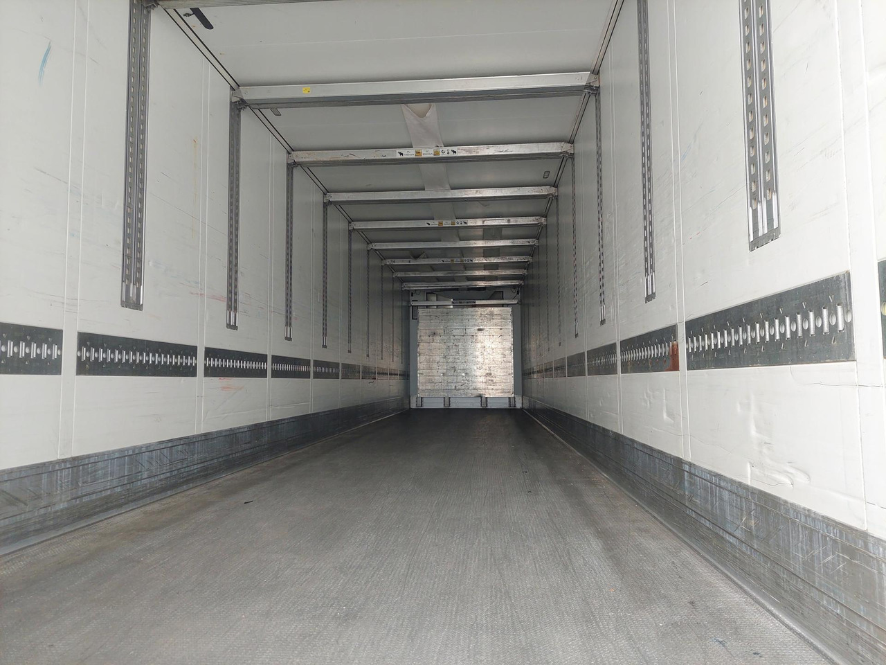 2018 Schmitz Cargobull SKO Double Deck FP 60 ThermoKing SLXi 300 Lifting Axle - Полуприцеп-рефрижератор: фото 4 2018 Schmitz Cargobull SKO Double Deck FP 60 ThermoKing SLXi 300 Lifting Axle - Полуприцеп-рефрижератор: фото 4