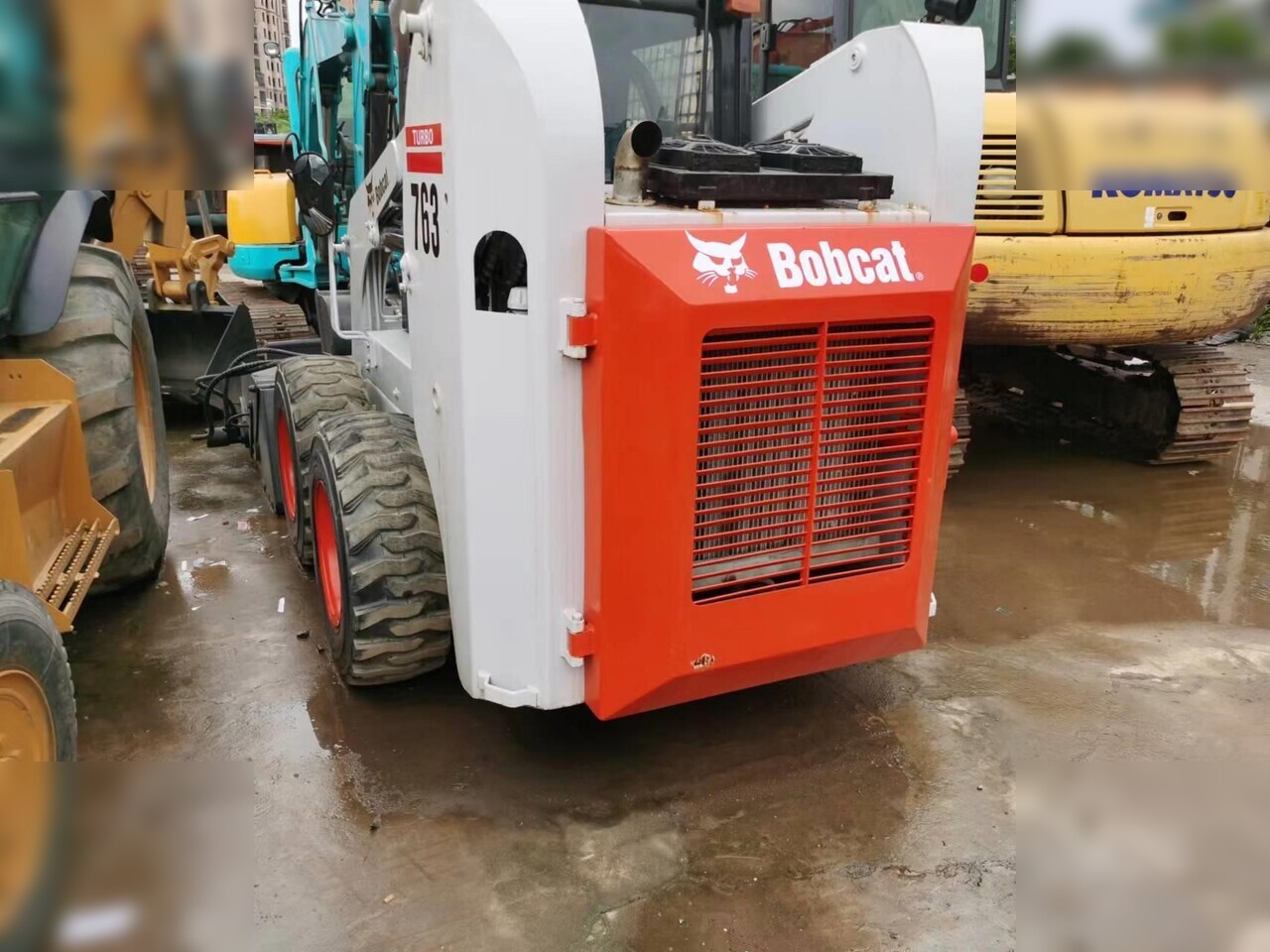 BOBCAT 763 - Мини-погрузчик с бортовым поворотом: фото 2 BOBCAT 763 - Мини-погрузчик с бортовым поворотом: фото 2