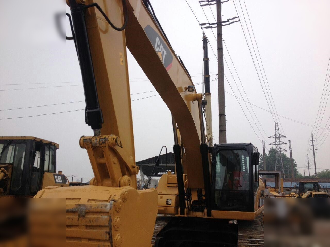 CATERPILLAR 325DL - Гусеничный экскаватор: фото 3 CATERPILLAR 325DL - Гусеничный экскаватор: фото 3