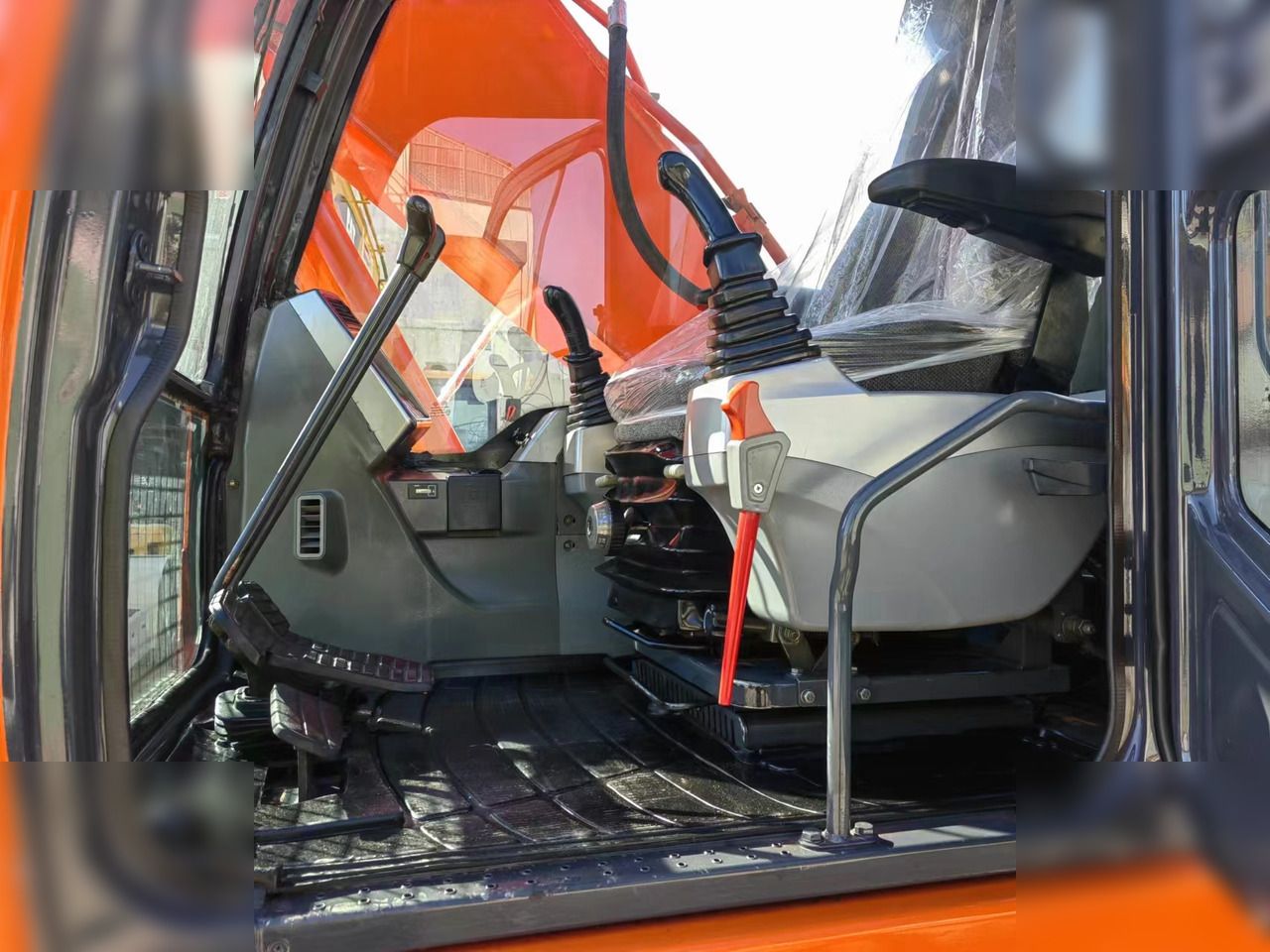 DOOSAN DX225 LC - Гусеничный экскаватор: фото 3 DOOSAN DX225 LC - Гусеничный экскаватор: фото 3