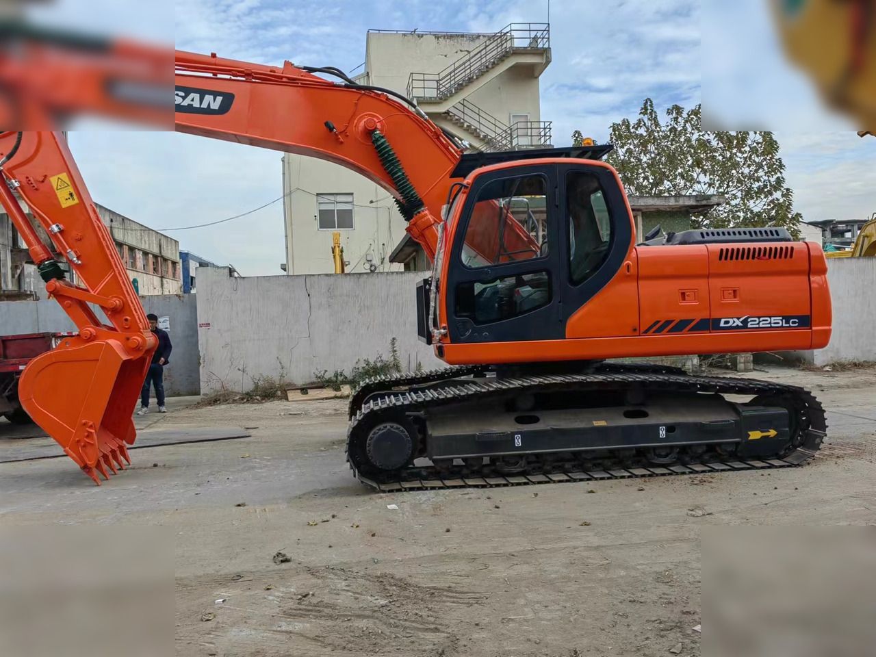 DOOSAN DX225 LC - Гусеничный экскаватор: фото 2 DOOSAN DX225 LC - Гусеничный экскаватор: фото 2