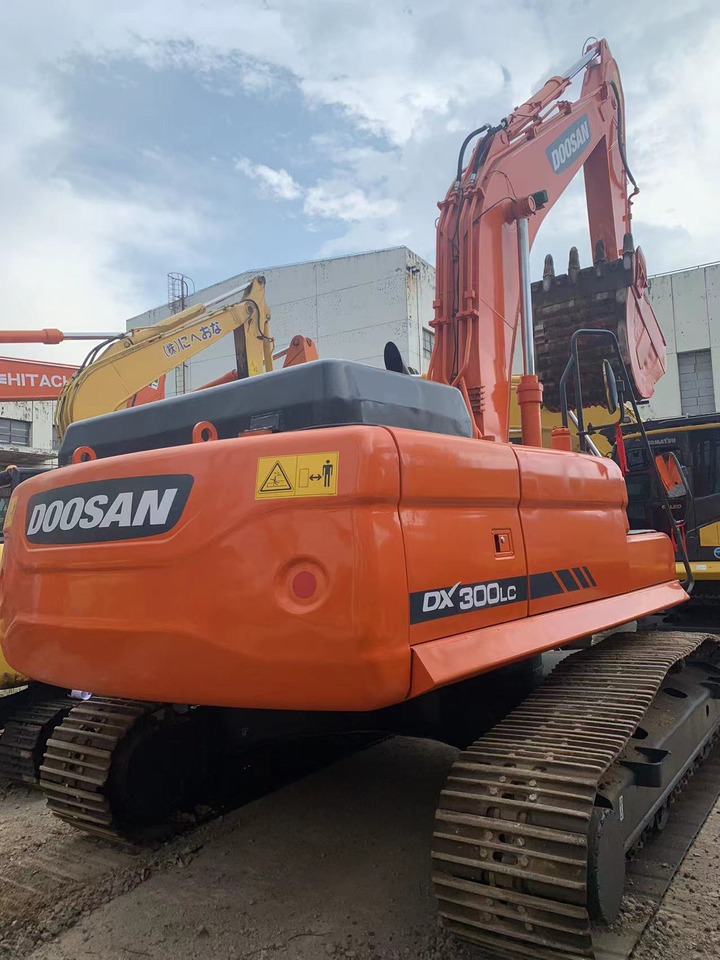 DOOSAN DX300LC - Гусеничный экскаватор: фото 2 DOOSAN DX300LC - Гусеничный экскаватор: фото 2