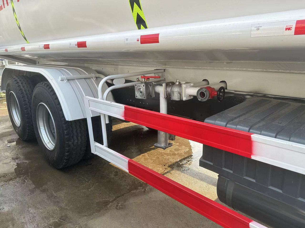 Howo 371 - Грузовик-цистерна: фото 4 Howo 371 - Грузовик-цистерна: фото 4