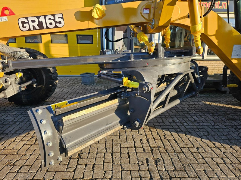 Новый Грейдер XCMG GR165: фото 12 Новый Грейдер XCMG GR165: фото 12