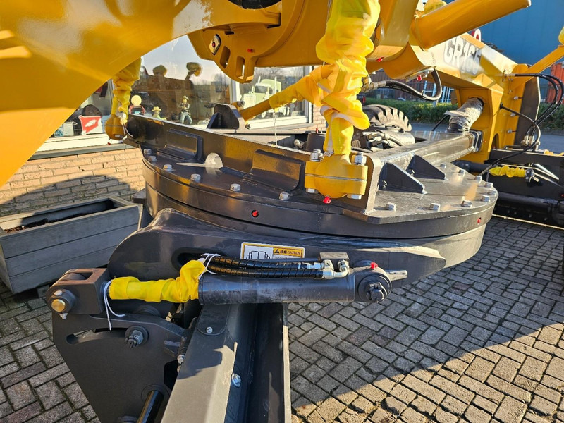 Новый Грейдер XCMG GR165: фото 11 Новый Грейдер XCMG GR165: фото 11