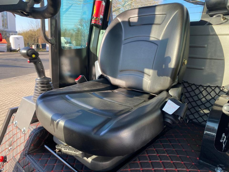 Компактный фронтальный погрузчик Radlader/Hoflader BK810 inkl. Kehrmaschinenpaket *INKL.19% MWST*BERGER KRAUS* KUBOTA*EURO*CE*: фото 17