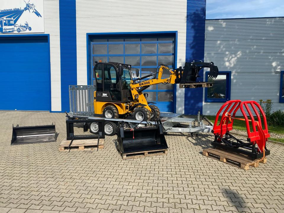 Radlader/Hoflader BK906 Kabine inkl. Tieflader und großem Zubehörpaket *INKL.19% MWST*BERGER KRAUS*PERKINS*CE*SOFORT!* - Компактный фронтальный погрузчик, Прицеп: фото 2 Radlader/Hoflader BK906 Kabine inkl. Tieflader und großem Zubehörpaket *INKL.19% MWST*BERGER KRAUS*PERKINS*CE*SOFORT!* - Компактный фронтальный погрузчик, Прицеп: фото 2