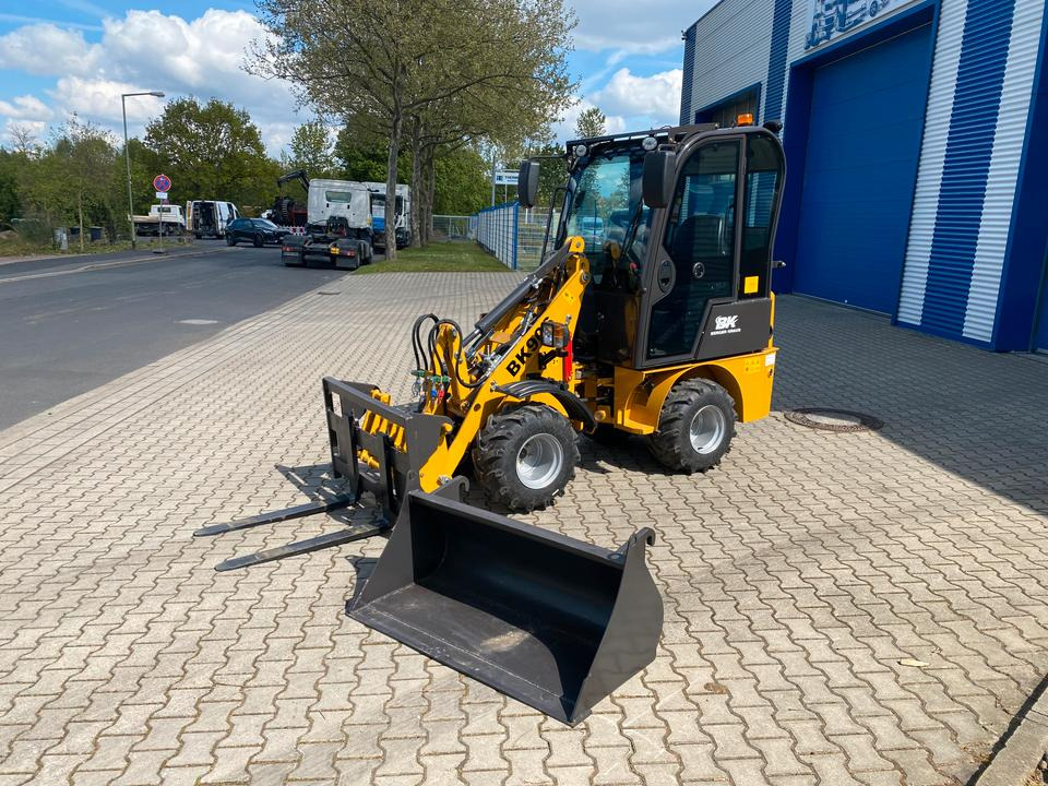 Radlader / Hoflader BK906 mit Kabine *INKL.19% MWST*PERKINS*BERGER KRAUS*GABELPAKET*CE*EURO* - Компактный фронтальный погрузчик: фото 2 Radlader / Hoflader BK906 mit Kabine *INKL.19% MWST*PERKINS*BERGER KRAUS*GABELPAKET*CE*EURO* - Компактный фронтальный погрузчик: фото 2