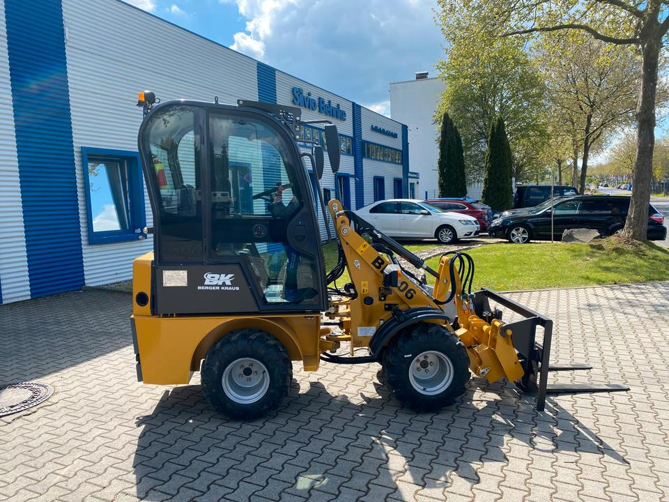 Radlader / Hoflader BK906 mit Kabine *INKL.19% MWST*PERKINS*BERGER KRAUS*GABELPAKET*CE*EURO* - Компактный фронтальный погрузчик: фото 5 Radlader / Hoflader BK906 mit Kabine *INKL.19% MWST*PERKINS*BERGER KRAUS*GABELPAKET*CE*EURO* - Компактный фронтальный погрузчик: фото 5