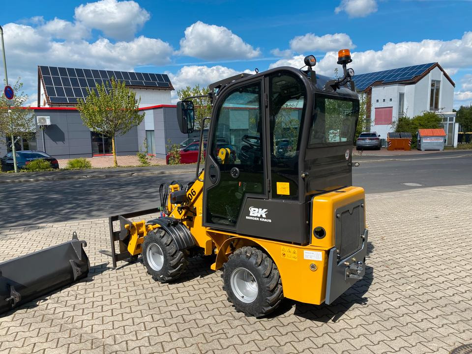Radlader / Hoflader BK906 mit Kabine *INKL.19% MWST*PERKINS*BERGER KRAUS*GABELPAKET*CE*EURO* - Компактный фронтальный погрузчик: фото 3 Radlader / Hoflader BK906 mit Kabine *INKL.19% MWST*PERKINS*BERGER KRAUS*GABELPAKET*CE*EURO* - Компактный фронтальный погрузчик: фото 3