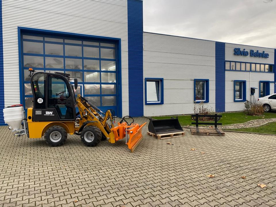 Radlader/Hoflader BK906 mit Kabine inkl. Winter-Komplettpaket *INKL.19% MWST.*BERGER KRAUS*PERKINS*EURO*SOFORT!* - Компактный фронтальный погрузчик: фото 2 Radlader/Hoflader BK906 mit Kabine inkl. Winter-Komplettpaket *INKL.19% MWST.*BERGER KRAUS*PERKINS*EURO*SOFORT!* - Компактный фронтальный погрузчик: фото 2