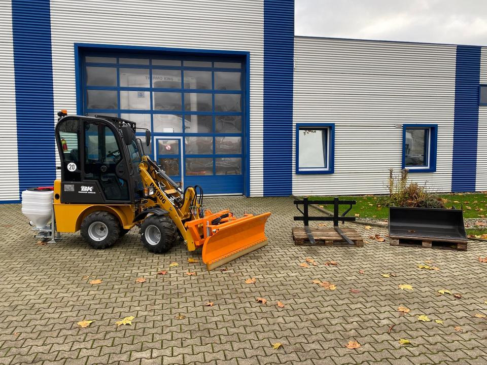 Radlader/Hoflader BK906 mit Kabine inkl. Winter-Komplettpaket *INKL.19% MWST.*BERGER KRAUS*PERKINS*EURO*SOFORT!* - Компактный фронтальный погрузчик: фото 1 Radlader/Hoflader BK906 mit Kabine inkl. Winter-Komplettpaket *INKL.19% MWST.*BERGER KRAUS*PERKINS*EURO*SOFORT!* - Компактный фронтальный погрузчик: фото 1