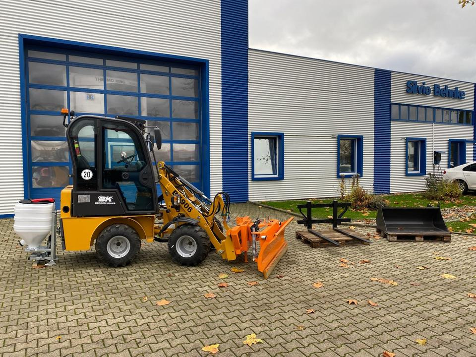 Radlader/Hoflader BK906 mit Kabine inkl. Winter-Komplettpaket *INKL.19% MWST.*BERGER KRAUS*PERKINS*EURO*SOFORT!* - Компактный фронтальный погрузчик: фото 4 Radlader/Hoflader BK906 mit Kabine inkl. Winter-Komplettpaket *INKL.19% MWST.*BERGER KRAUS*PERKINS*EURO*SOFORT!* - Компактный фронтальный погрузчик: фото 4