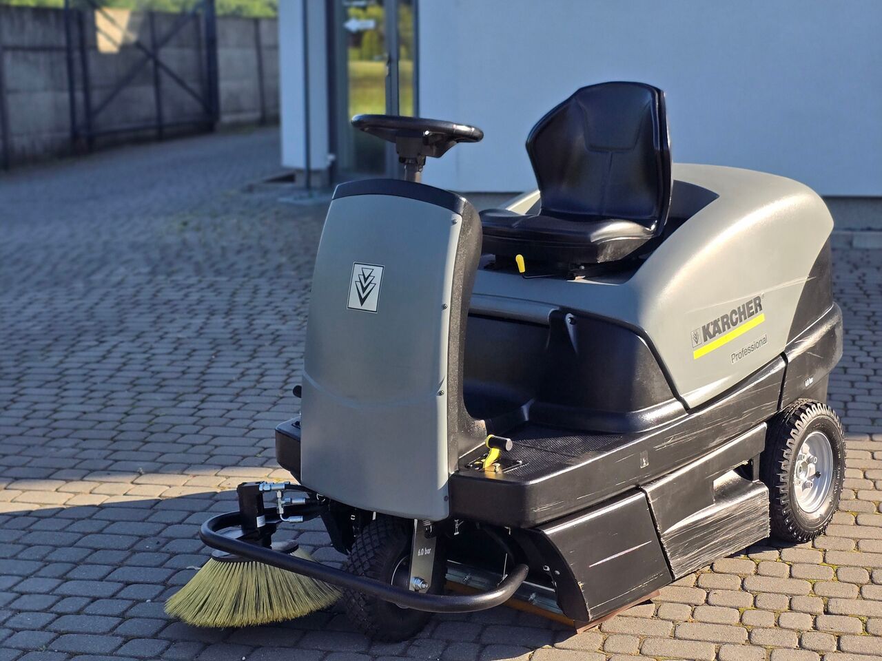 KÄRCHER KM 100/100 R P - Промышленная подметальная машина: фото 1 KÄRCHER KM 100/100 R P - Промышленная подметальная машина: фото 1