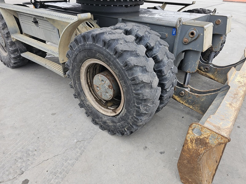 Колёсный экскаватор LIEBHERR A916: фото 23