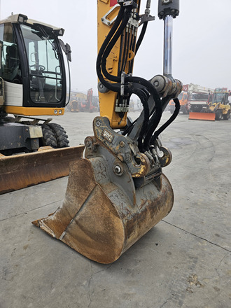 Колёсный экскаватор LIEBHERR A916: фото 14