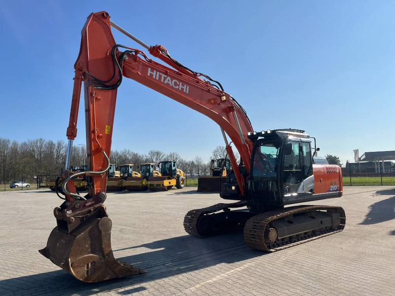 Hitachi ZX 210 LC-6 - Гусеничный экскаватор: фото 1 Hitachi ZX 210 LC-6 - Гусеничный экскаватор: фото 1