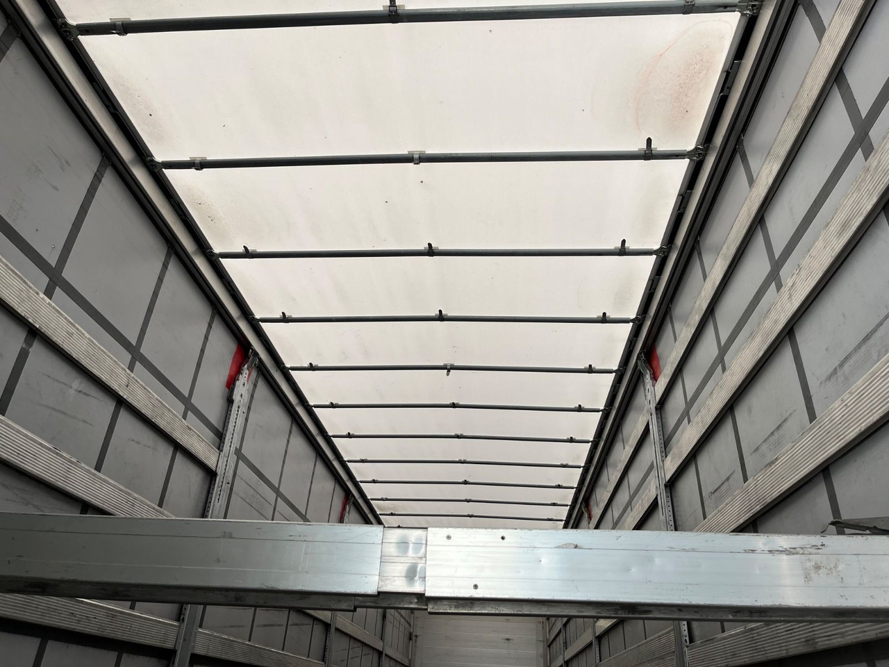 Schmitz Cargobull SCS 24 Bordwand - Тентованный полуприцеп: фото 5 Schmitz Cargobull SCS 24 Bordwand - Тентованный полуприцеп: фото 5