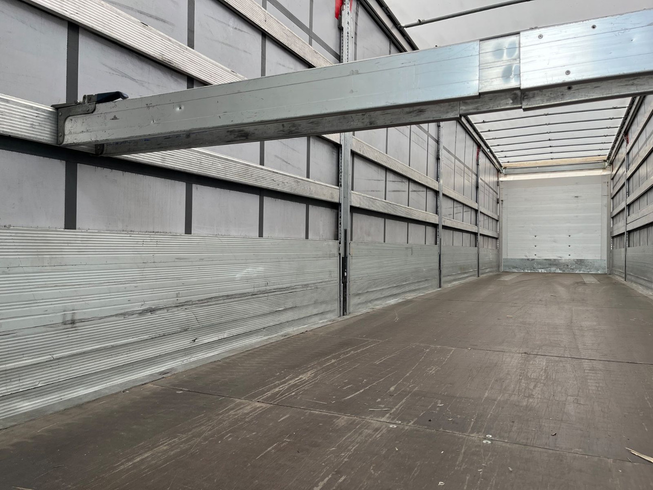 Schmitz Cargobull SCS 24 Bordwand - Тентованный полуприцеп: фото 4 Schmitz Cargobull SCS 24 Bordwand - Тентованный полуприцеп: фото 4