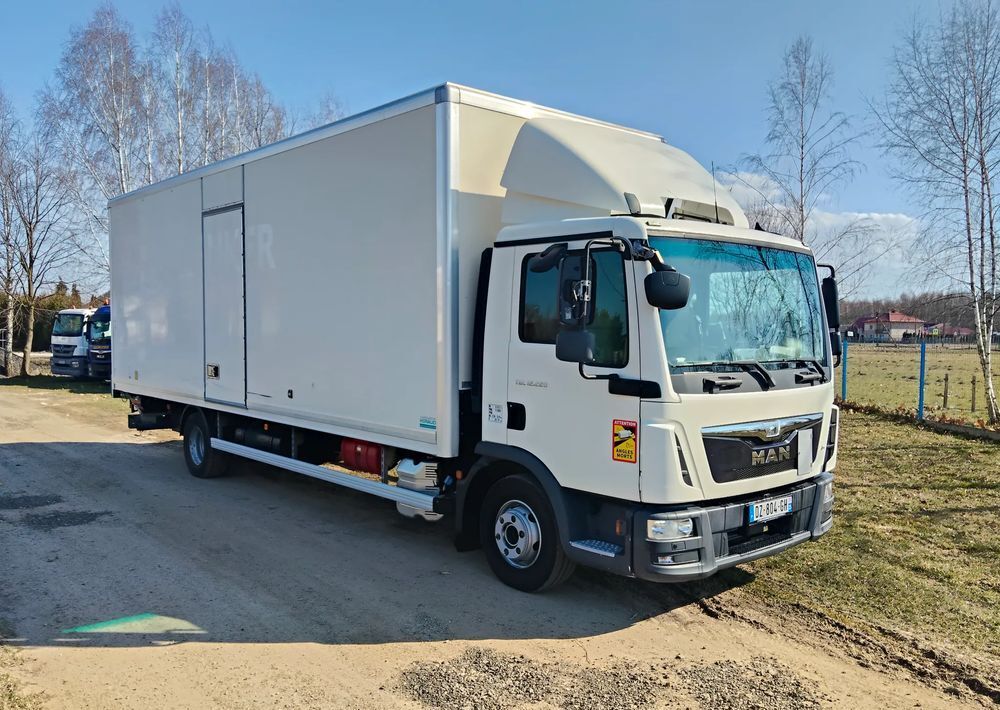 MAN TGL 12-220 - Грузовик с закрытым кузовом: фото 1 MAN TGL 12-220 - Грузовик с закрытым кузовом: фото 1