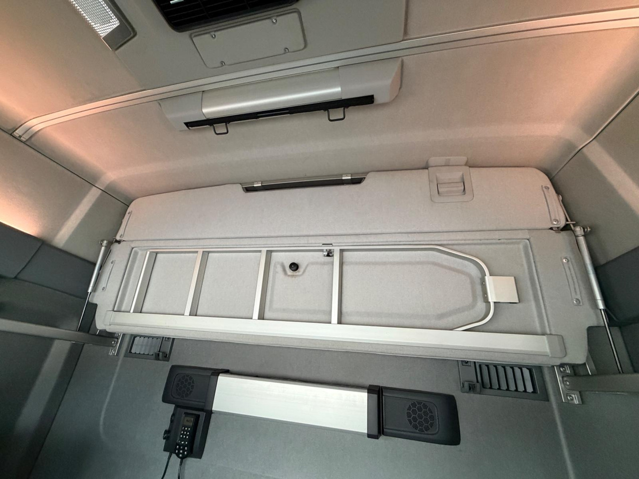 Тягач Renault RENAULT T 480 TC 4x2 SZM: фото 11 Тягач Renault RENAULT T 480 TC 4x2 SZM: фото 11